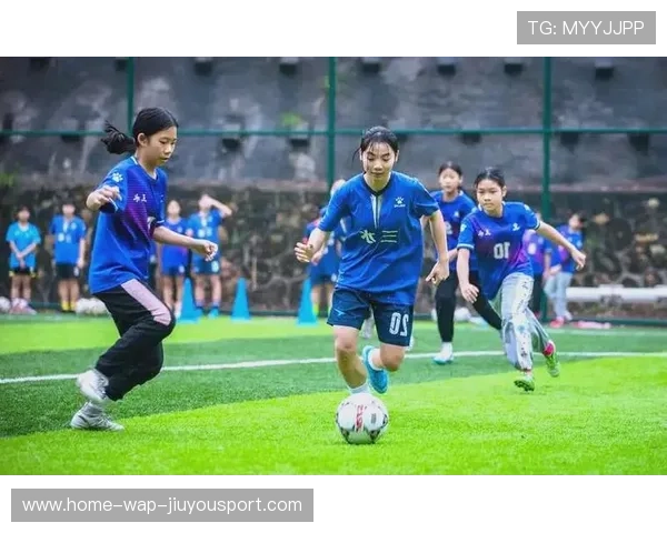 中超联赛青少年活动推动校园足球普及发展