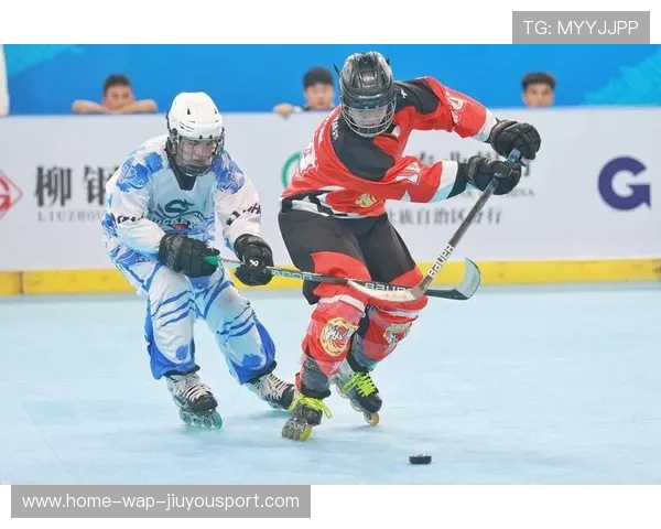 冰球队伍提升围板争夺能力，训练强度显著加大