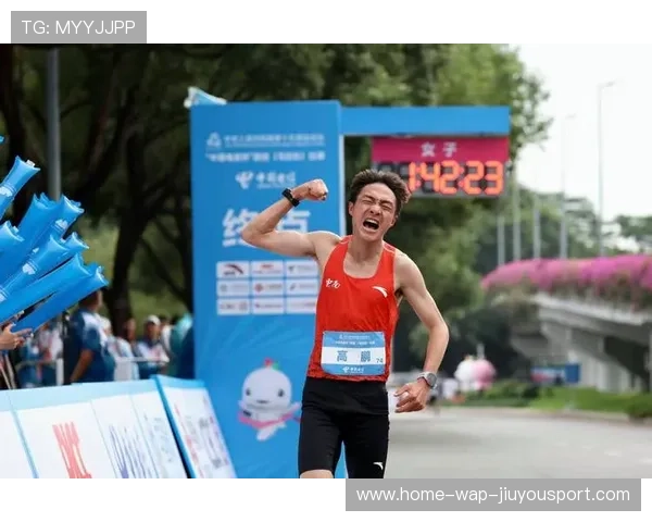 马拉松老将深夜训练路人拍成纪录片